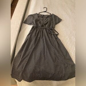 New look maternity polka dot dress size 6. Gently worn once.